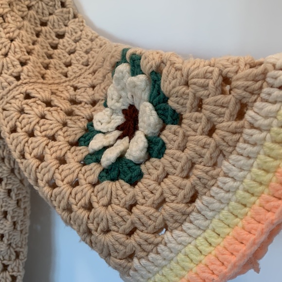 Crocheted long cardigan dress with flowers - Picture 9 of 16